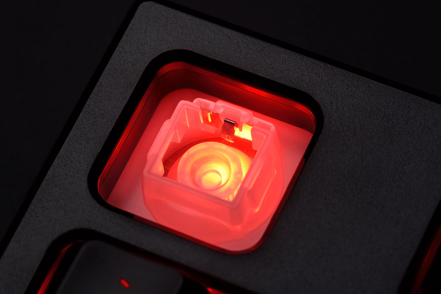 Razer Ornata Chroma Gaming Keyboard Mecha-Membrane Switches RGB UK Layout QWERTY