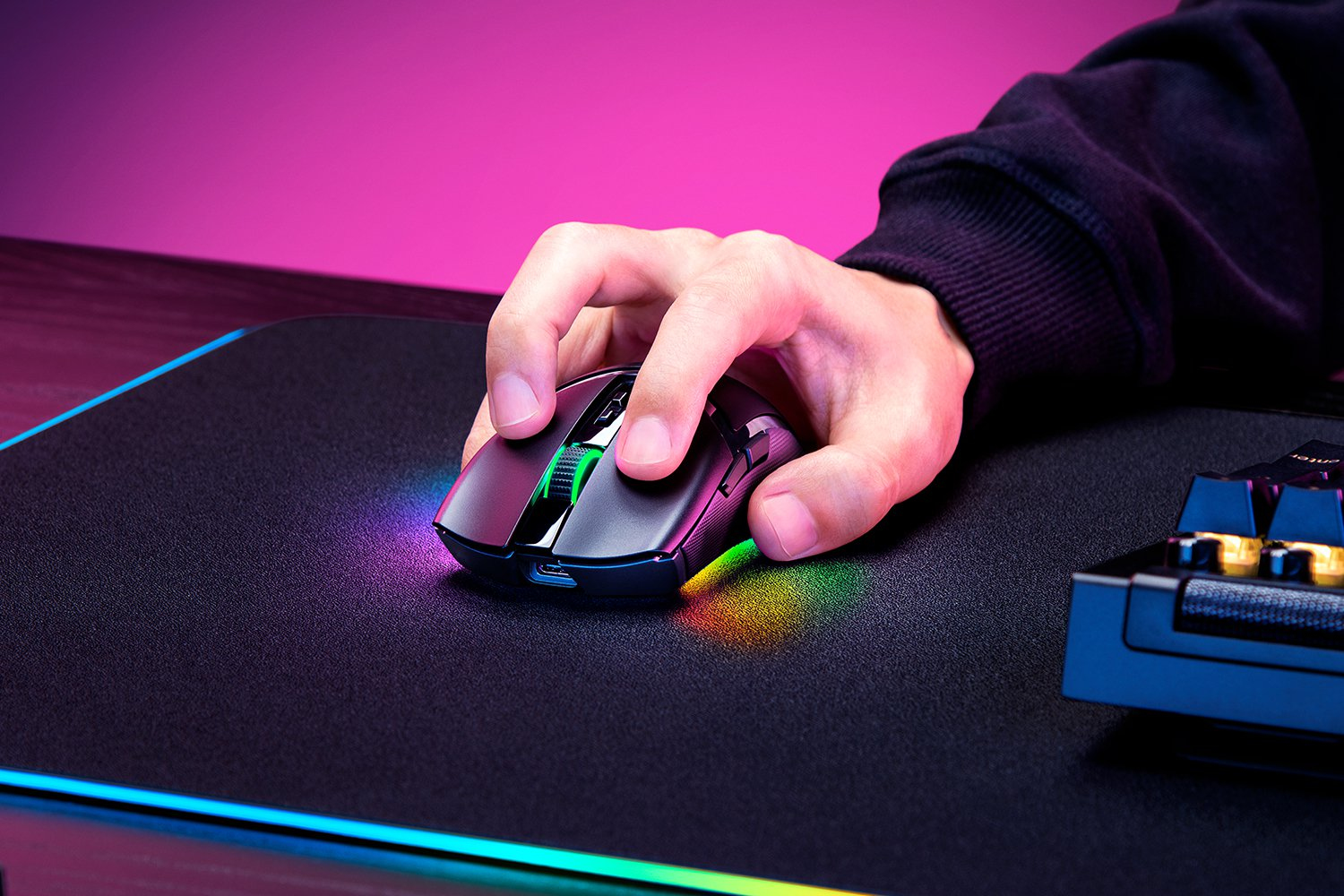 Razer Cobra Pro Gaming Mouse Wireless RF + USB-C 30.000 DPI Ambidextrous Chroma RGB mit Unterbodenbeleuchtung Black