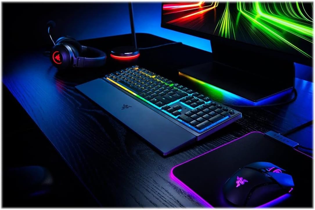 Razer Ornata V3 Low Profile Gaming Keyboard (Hybrid Switch mit Mecha-Membran, UV-beschichtete Tasten, weichmagnetische Handballenauflage, RGB Chrom) Schwarz - (ESP Layout - QWERTY)