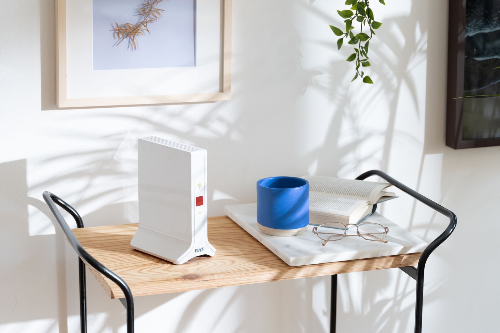 AVM FRITZ!Repeater 3000 AX Wi-Fi 6 Repeater drei Funkeinheiten bis zu 4.200 MBit/s: 2x 5 GHz-Band bis zu 3.600 MBit/s 2,4 GHz-Band bis zu 600 MBit/s deutschsprachige