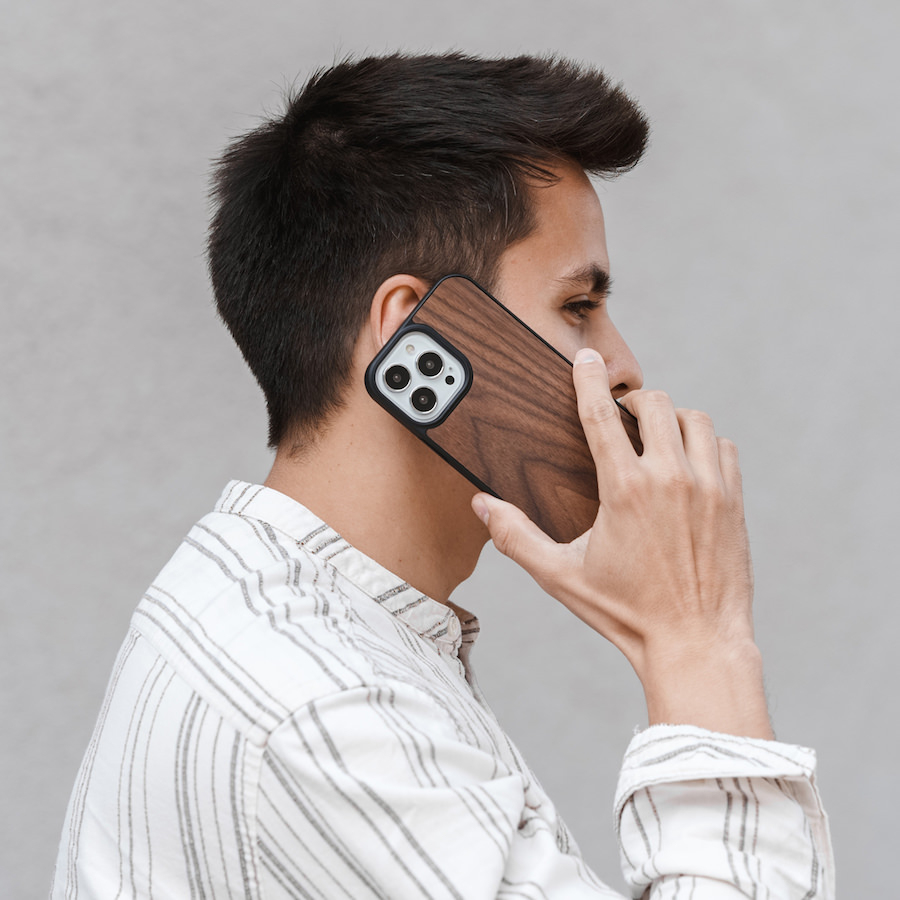 Woodcessories ECO665 MagSafe Bumper Hülle für iPhone 14 Pro Max, Walnuss Holz, TPU, MagSafe-kompatibel, Kabelloses Laden, Stoß- & Kratzschutz