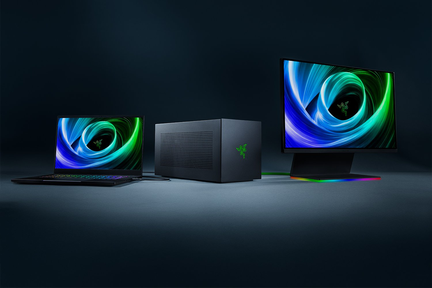 Razer Core X V2 Externes Grafikgehäuse für Thunderbolt-Laptops, Belüftetes Stahlgehäuse, Unterstützt PCIe-Grafikkarten bis 3,5 Slots, Schwarz