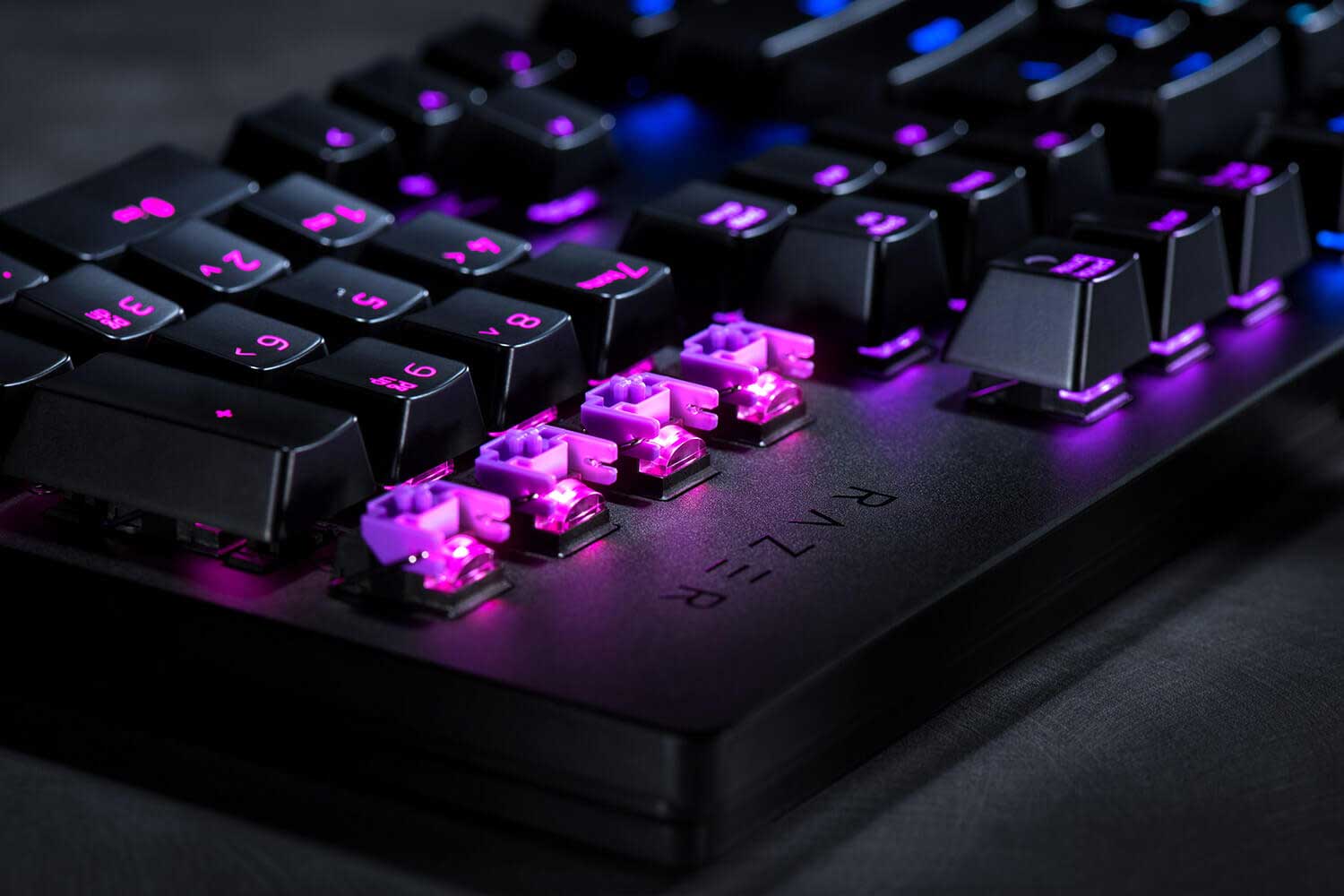Razer Huntsman Gaming Keyboard Opto-Mechanical Purple Switches RGB UK Layout QWERTY