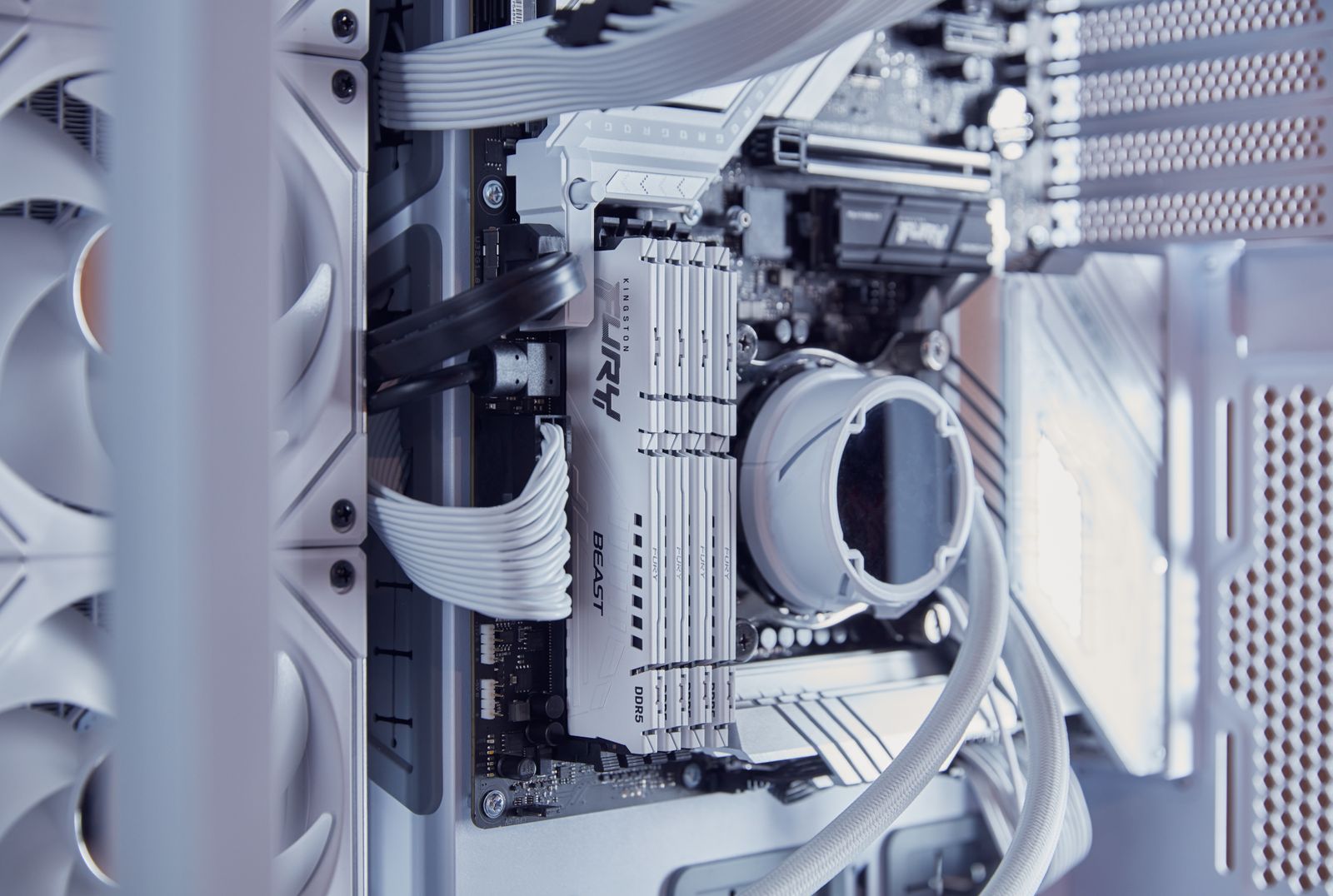 Kingston FURY Beast KF560C30BWK2-32 32 GB (2x16 GB) DDR5 6000 MT/s CL30 DIMM Weiß Intel XMP 3.0