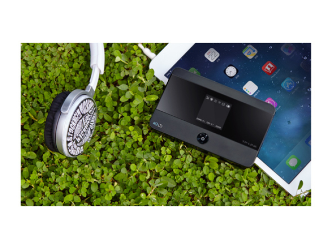 TP-Link M7350 Mobile 4G/LTE WLAN Router bis zu 150 Mbit/s Download 50 Mbit/s Upload Hotspot TFT Display Micro-SD Slot Black v8.0