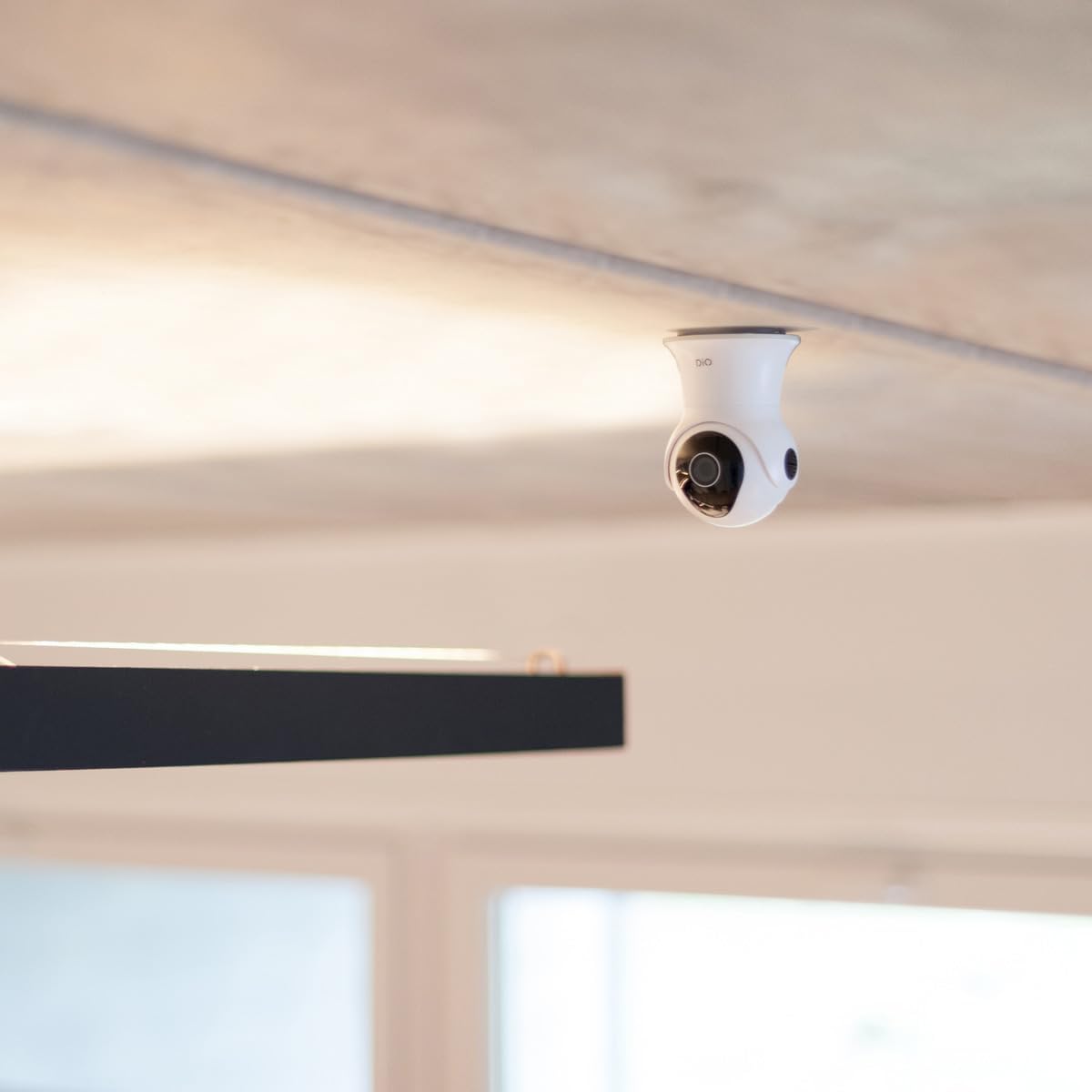 DiO Connected home DIOCAM-RE01-v2 WLAN Drehbare Innen- & Außenkamera, 1280 x 1080, Nachtsicht 15 m, wetterfest, Bewegung- & Geräuscherkennung, Wandmontage, Weiß, Steckertyp C (EU)