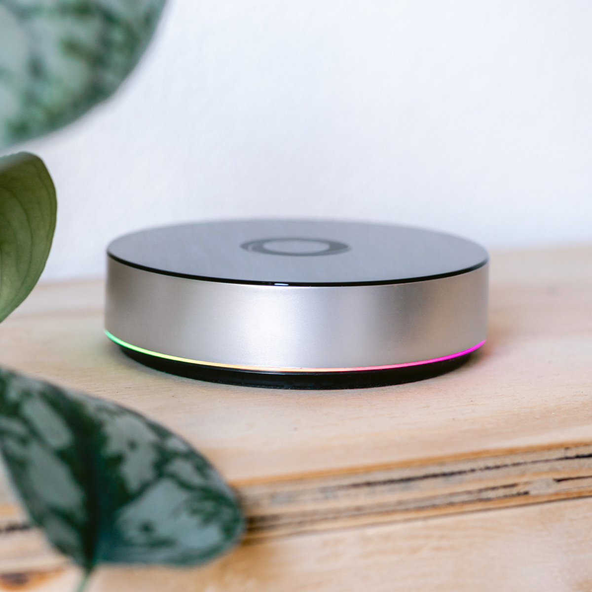 Homey HOMEY-BRIDGE-EU-01 Bridge, kabellos, WLAN, Bluetooth, ZigBee, Alexa & Google Assistant, Schwarz/Silber