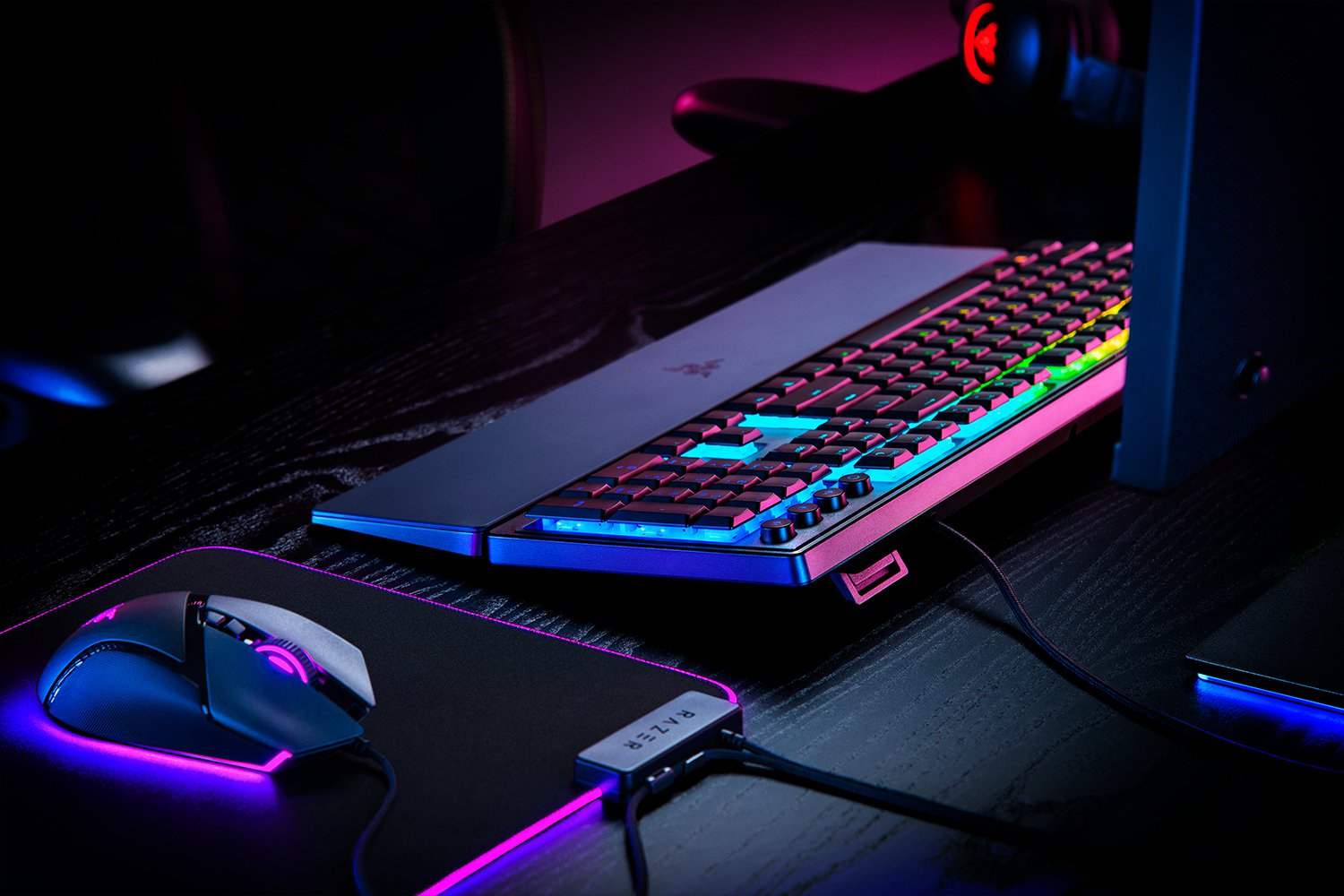 Razer Ornata V3 Gaming Keyboard Media Buttons Mecha-Membrane Switches RGB DEU Layout QWERTZ