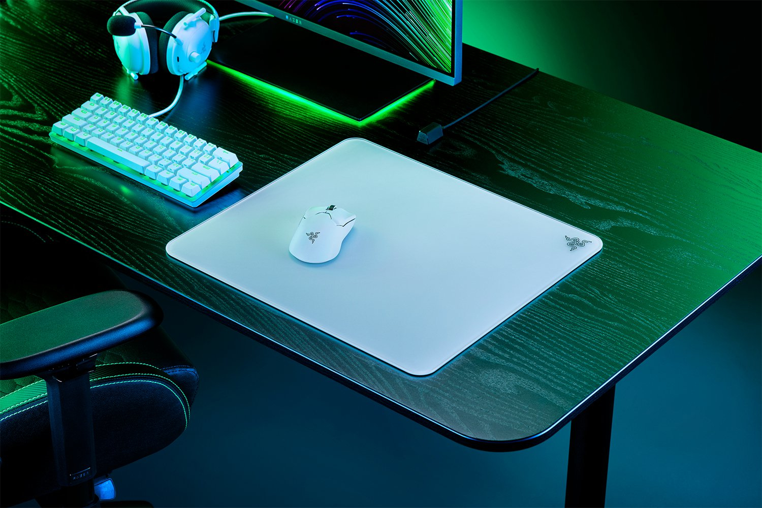 Razer Atlas - Glasmausmatte (Premium gehärtetes Glas, Ultra-Glatte Oberfläche, Mikrogeätzte Oberfläche, Schmutz- und kratzabweisend, Leisere Mausbewegungen, rutschfeste Gummibasis) Weiß
