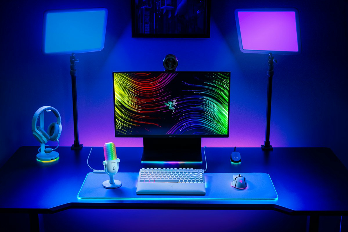Razer Seiren V3 Chroma - RGB USB-Mikrofon - Supernieren Kondensator-Mikrofon mit Tap-to-Mute (Reaktive Beleuchtung, Digitaler Verstärkungsbegrenzer und integrierter Schockdämpfer) Weiß