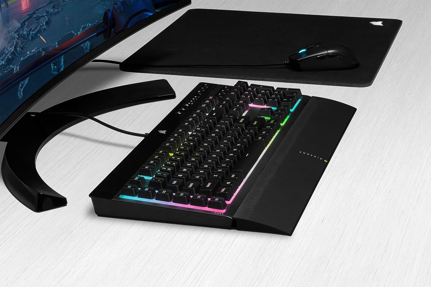 Corsair K55 RGB PRO XT Gaming-Tastatur mit Membrankabel, IP42, Staub- und spritzwassergeschu00fctzt, 6 Makro-Tasten mit Elgato Integration, iCUE - PC, Mac, Xbox, Schwarz - (PRT Layout - QWERTY)
