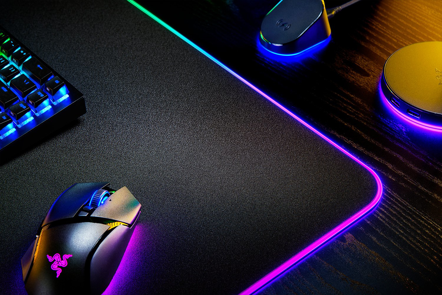 Razer Strider Chroma Extended Gaming Mousepad Soft & Hard Hybrid RGB 900x390x4mm