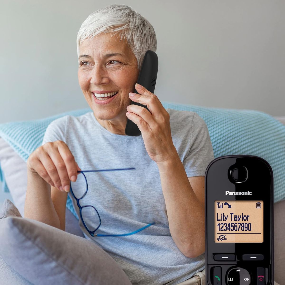Panasonic KX-TGC263E Digitale Schnurlostelefone: 18-Minuten-Antwortmaschine, dedizierter Anrufblock-Button, ein leicht ablesbares Dot-Matrix-Display und eine Freisprecheinrichtung
