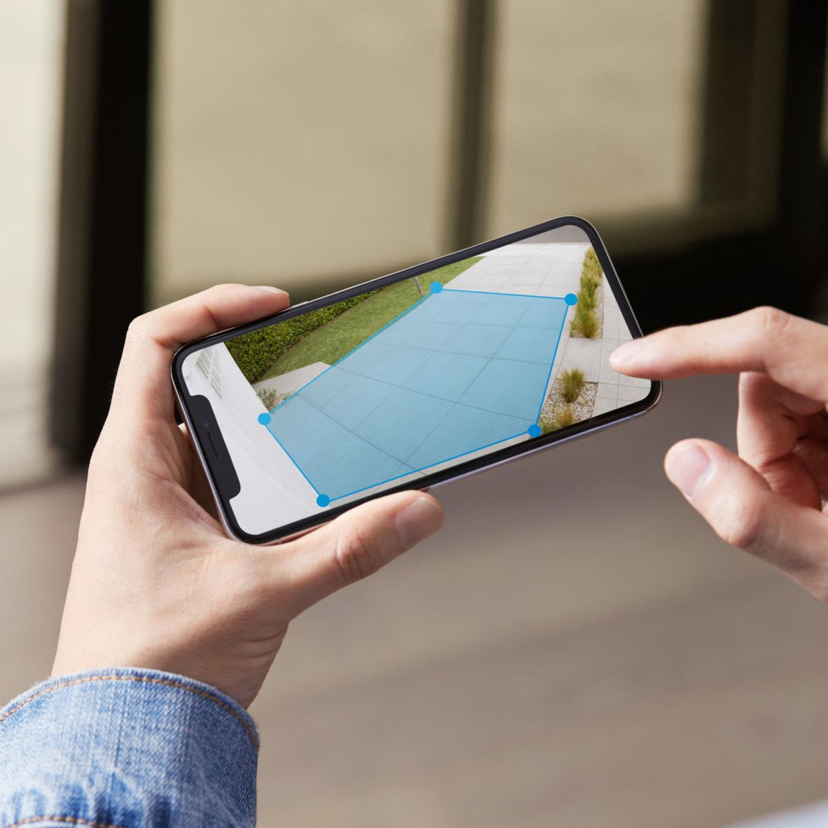 Ring Spotlight Kamera Plus Akku (Spotlight Cam Plus Battery)| Überwachungskamera aussen mit WLAN, HD-Video, LED-Flutlicht, Nachtsicht, Bewegungserfassung & Sirene | Alexa-kompatibel Sicherheitskamera Weiß Akku 1 Kamera