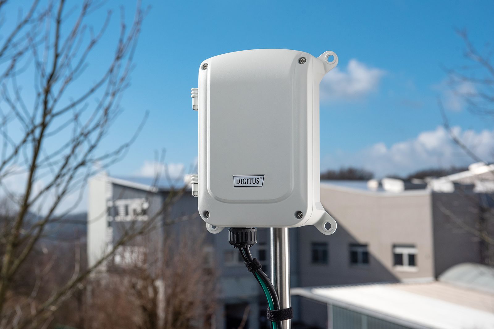DIGITUS Outdoor PoE+ Netzwerk-Switch - 4 PoE-Ports + 1x Uplink - 100 MBit/s - Reichweite bis 250 m im EX-Mode - IP67 Outdoor - 100 MBit/s - 4+1 Port