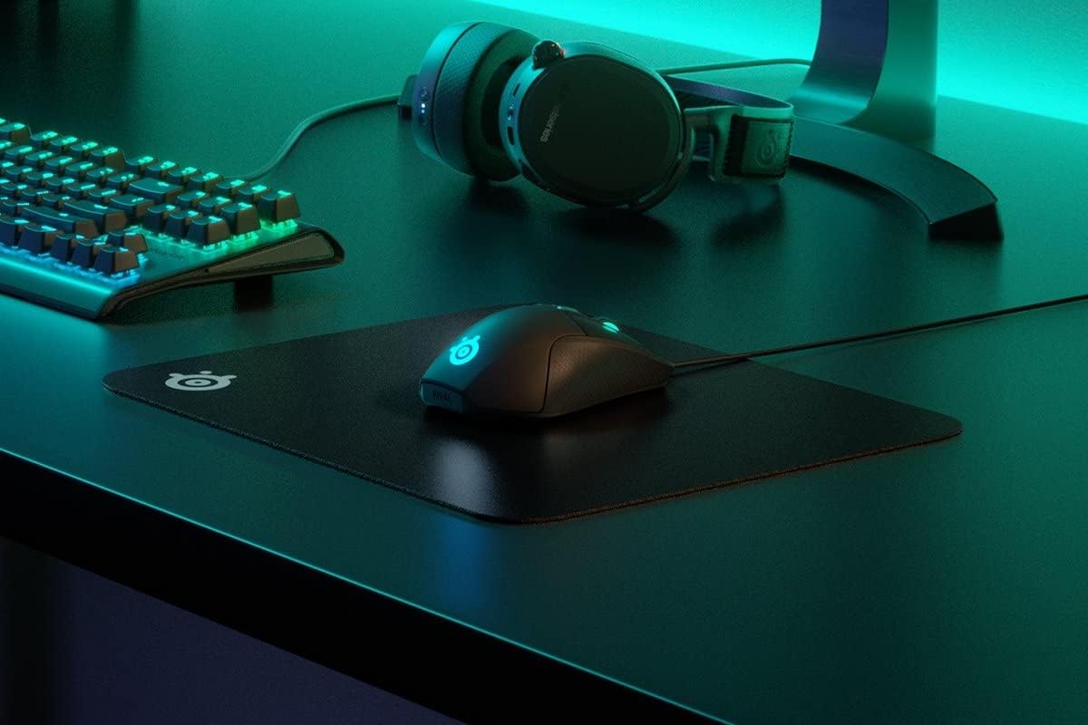 SteelSeries QcK Hard - Gaming Mauspad - verbesserte Oberflächentextur - Mittelgroße - Schwarz (320mm x 270mm x 6mm)