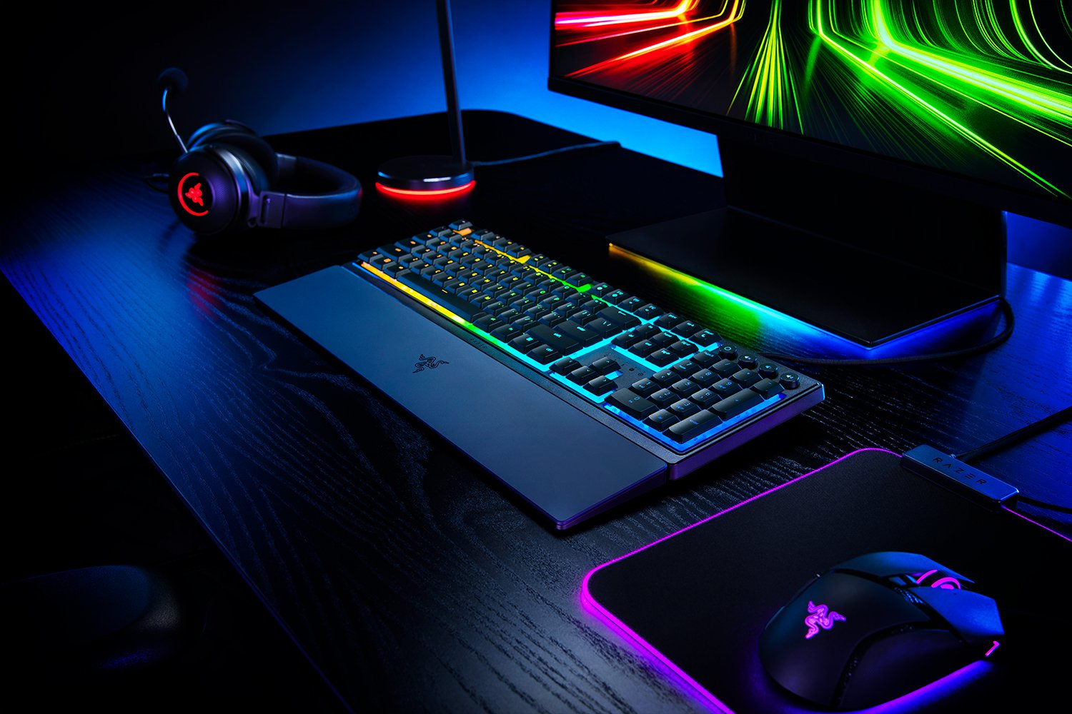 Razer Ornata V3 Gaming Keyboard Media Buttons Mecha-Membrane Switches RGB USA Layout QWERTY ISO