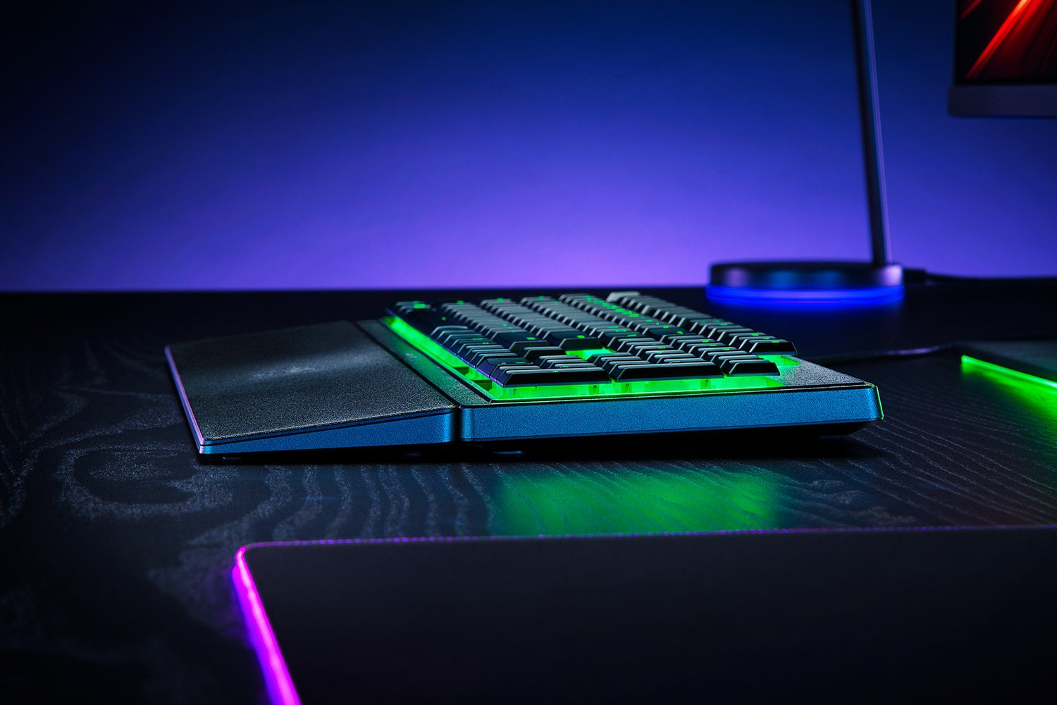 Razer Ornata V3 X - Flache Mecha-Membran-Gaming Tastatur (Lautlose Membran-Switches, Ergonomische Handballenauflage, Tastenkappen Anti-UV-Beschichtun)  Schwarz USA Layout QWERTY ISO