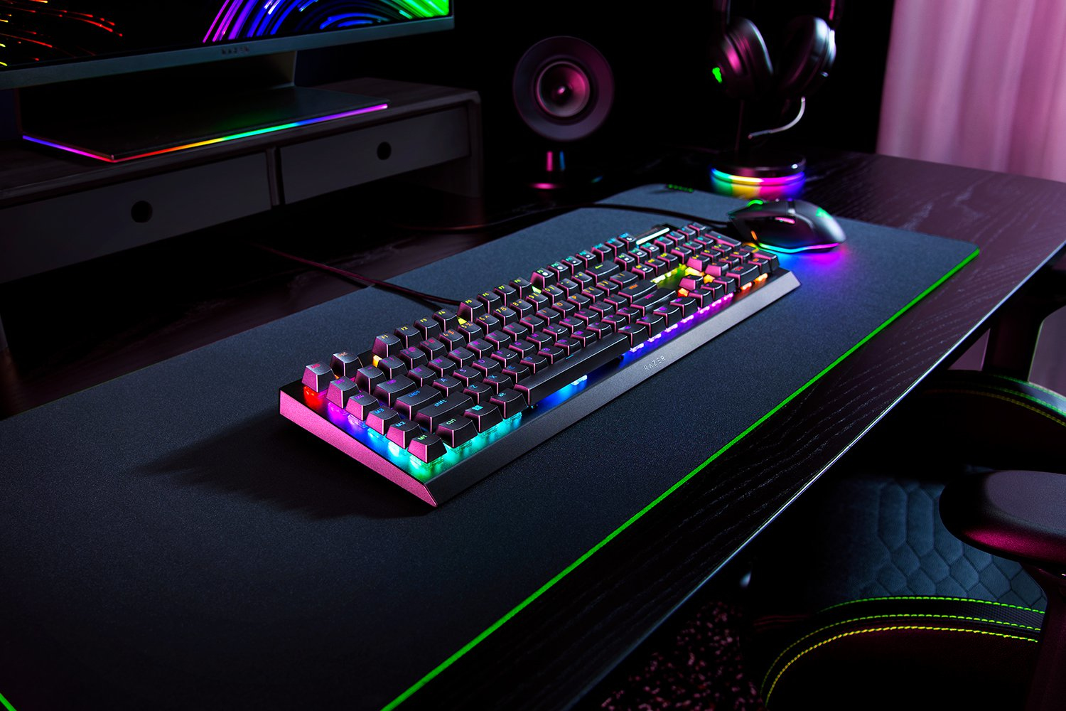 Razer BlackWidow V4 X Gaming Keyboard 6 Macro Keys Green Switches Chroma RGB DEU Layout QWERTZ