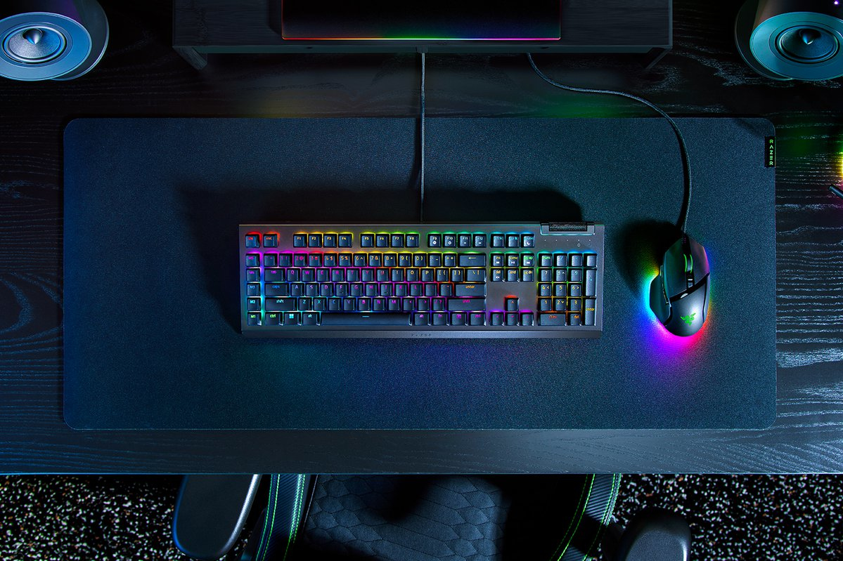 Razer BlackWidow V4 X Tastatur Gaming USB QWERTY Nordisch Schwarz - (NORDIC Layout - QWERTY)