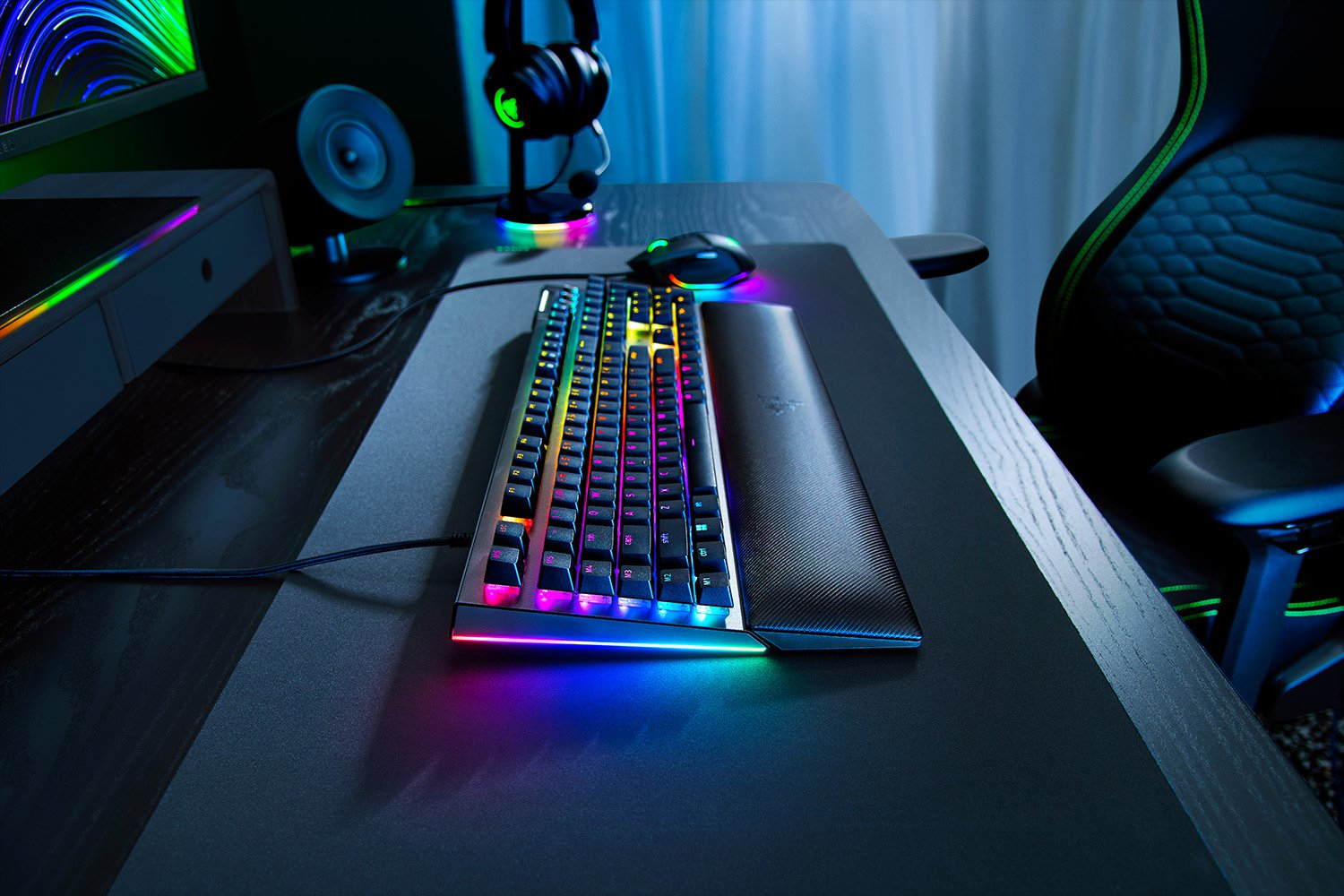 Razer BlackWidow V4 Gaming Keyboard 6 Macro Keys Media Buttons Yellow Switches Chroma RGB DEU Layout QWERTZ