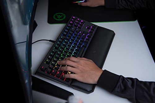 Razer BlackWidow TE Chroma V2 Gaming Keyboard Yellow Switches RGB DE-Layout