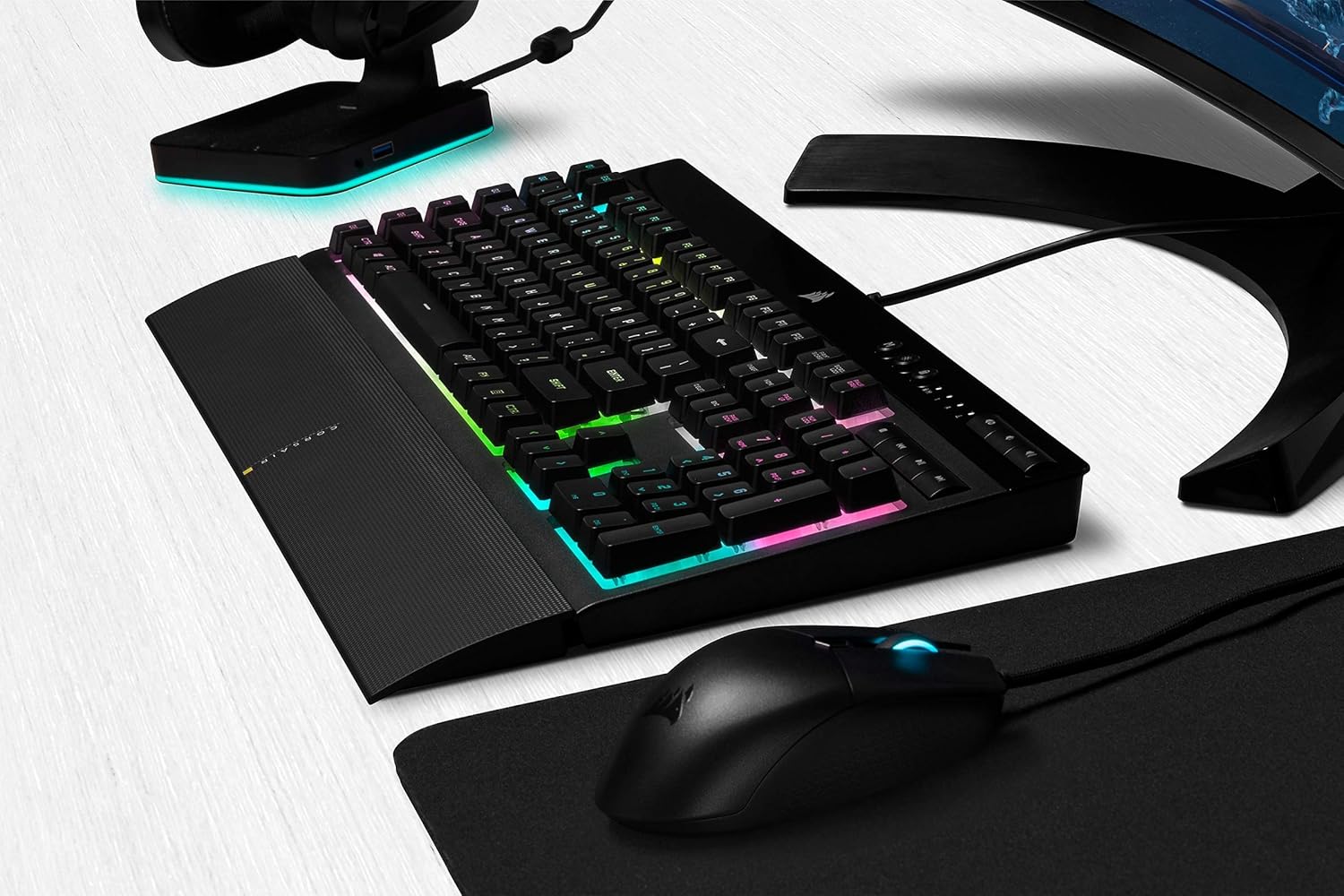 Corsair K55 RGB PRO XT Gaming-Tastatur mit Membrankabel, IP42, Staub- und spritzwassergeschu00fctzt, 6 Makro-Tasten mit Elgato Integration, iCUE - PC, Mac, Xbox, Schwarz - (PRT Layout - QWERTY)