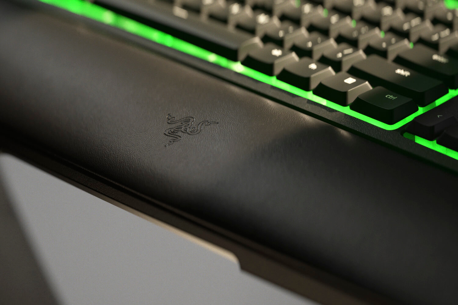 Razer Ornata V2 Gaming Keyboard Mecha-Membrane Switches Chroma RGB UK Layout QWERTY