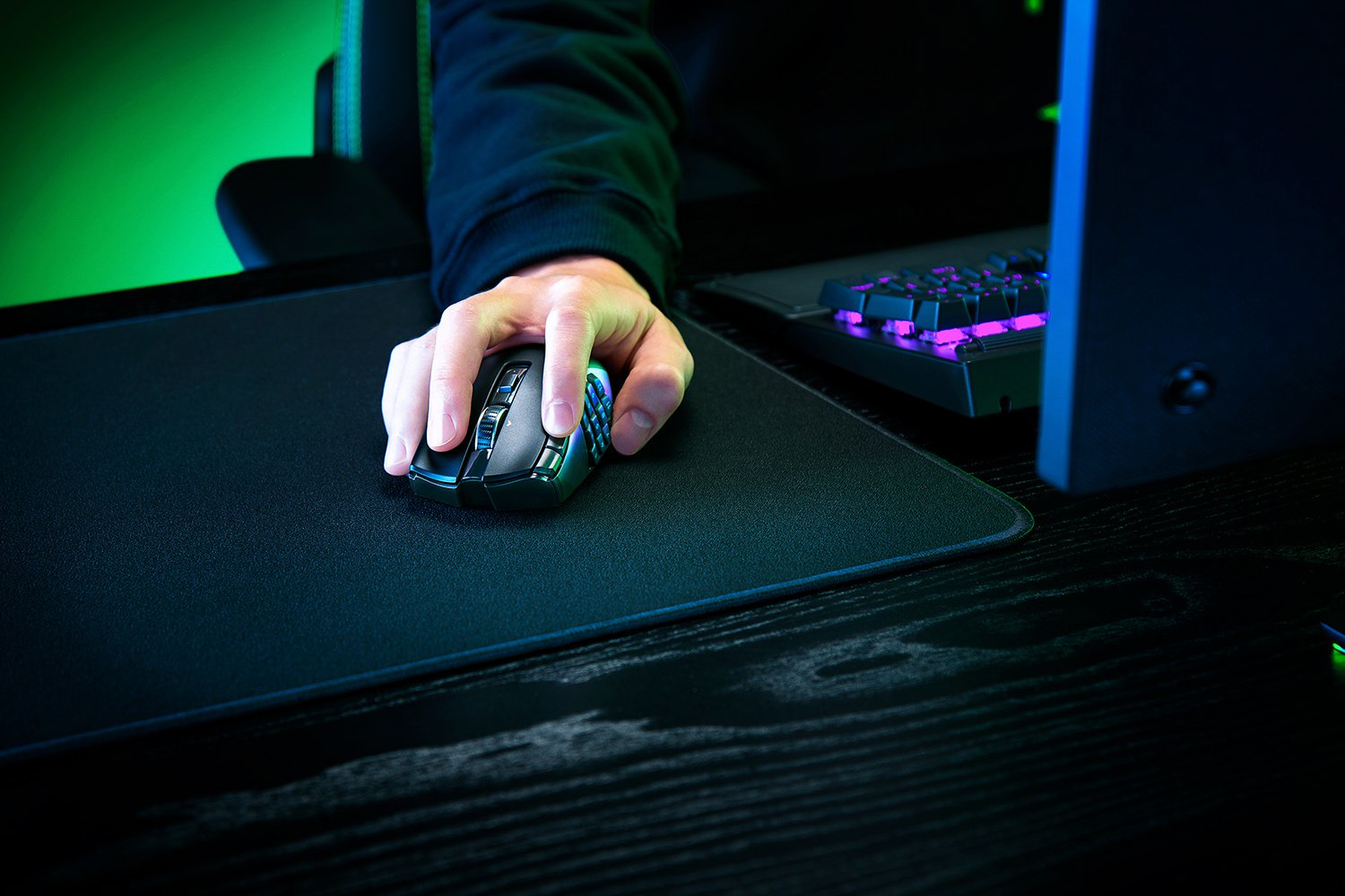 Razer Naga V2 HyperSpeed Gaming Mouse Dual Wireless 30.000 DPI 19-Button MMO