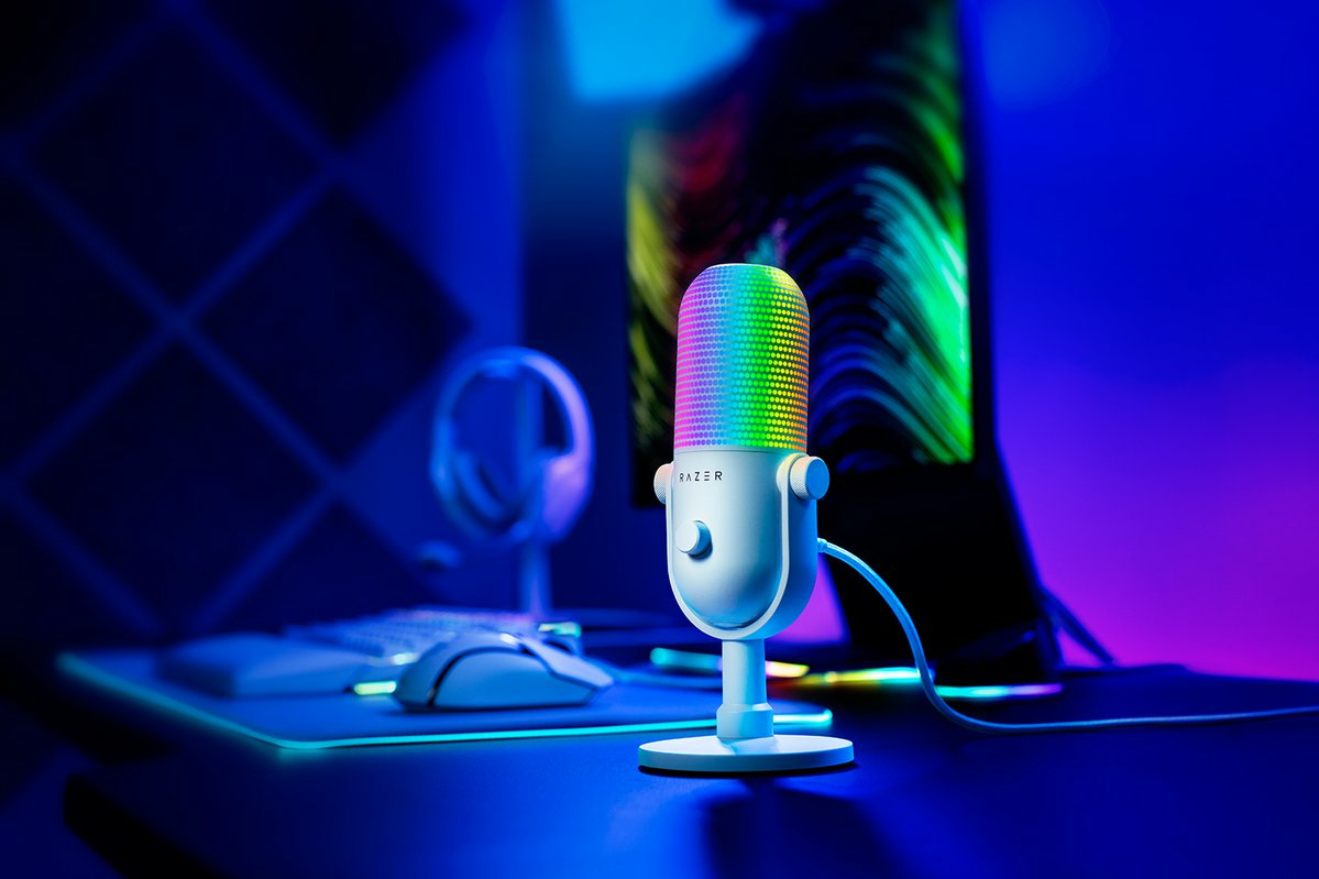 Razer Seiren V3 Chroma - RGB USB-Mikrofon - Supernieren Kondensator-Mikrofon mit Tap-to-Mute (Reaktive Beleuchtung, Digitaler Verstärkungsbegrenzer und integrierter Schockdämpfer) Weiß