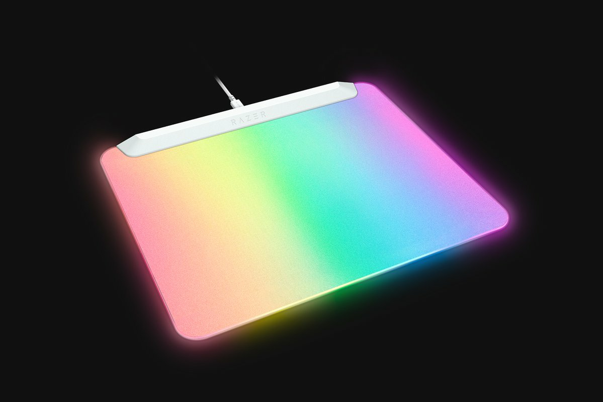 Razer Firefly V2 Pro - RGB-hintergrundbeleuchtete Gaming-Mausmatte - integrierter USB-Anschluss (15-Zonen-LED-Beleuchtung, mikrogeätzte Oberfläche für optimales Tracking, USB-C Kabel) Weiß