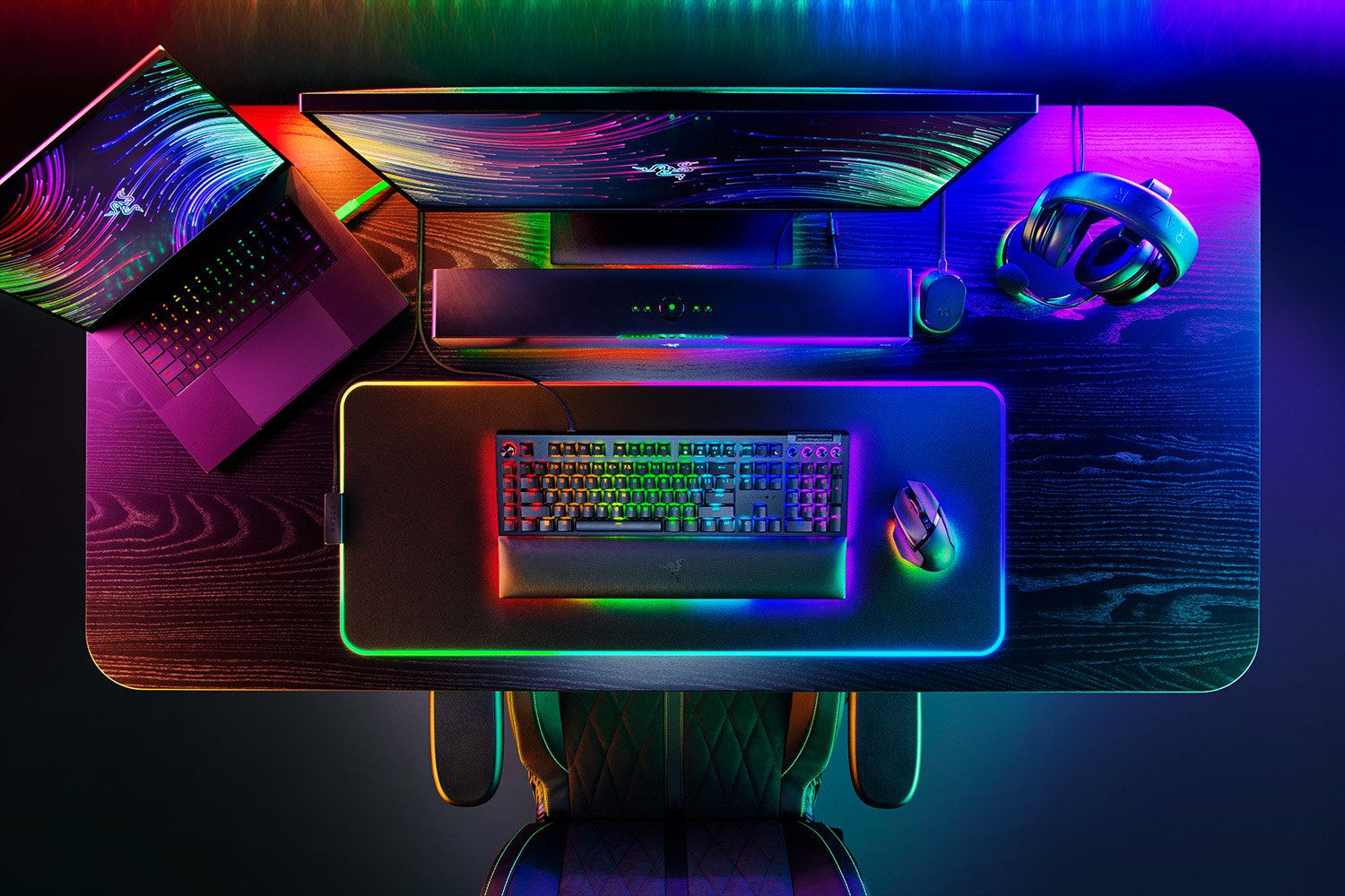 Razer BlackWidow V4 Pro - Mechanische Gaming-Tastatur (grüner Schalter) CHE Layout - QWERTZ